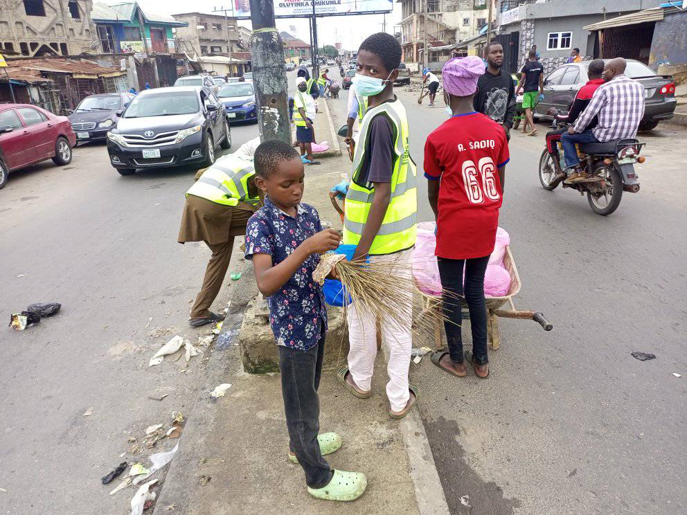 Environmental hygiene volunteers at work.